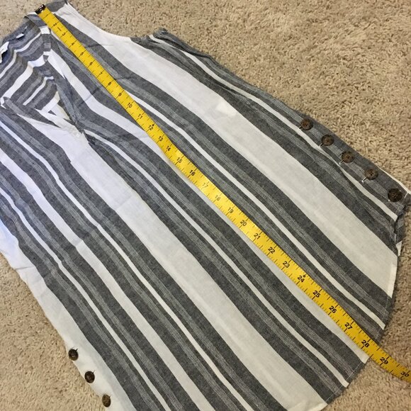 Vertical Barcode Stripe Button Accent Linen Tunic Tank Top - Picture 13 of 14